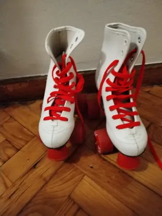 Patines Atomic Talla 33 Blancos y rojos.