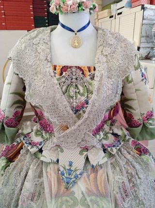Traje de Fallera y Aderezo a estrenar 