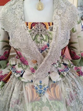 Traje de Fallera y Aderezo a estrenar 