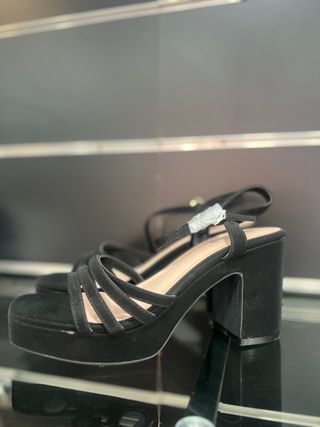 Sandalias de tacón negras