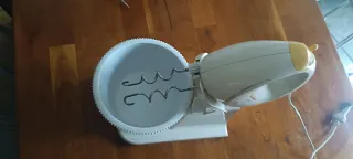 Frullatore con ciotola e fruste