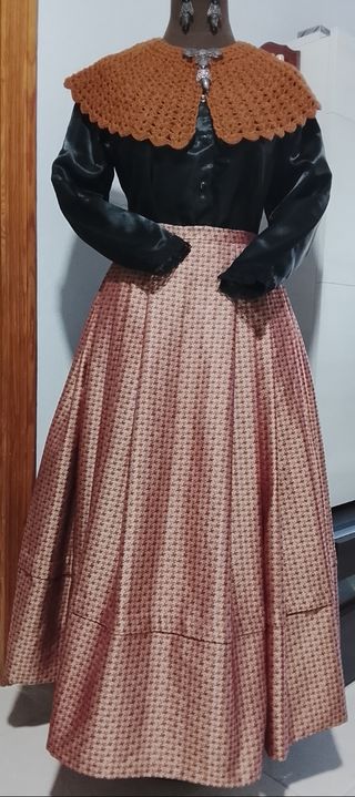 Traje Regional Negro y Rojo