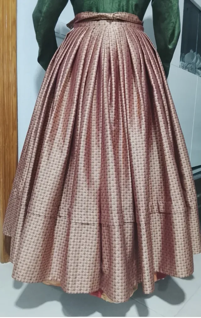 Traje Regional Negro y Rojo