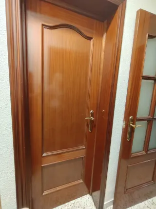 Puertas de madera interiores