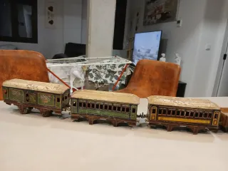 Tren antiguo de hojalata