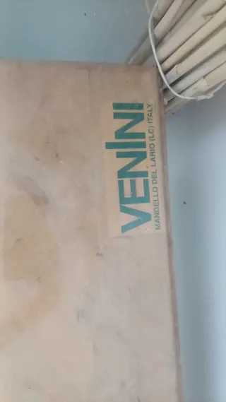Banco da lavoro con piano in vetro