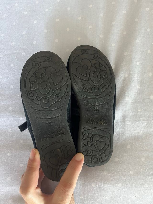 Merceditas niña terciopelo negro. Número 30