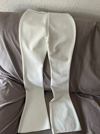 Pantalones Zara acampanados blancos