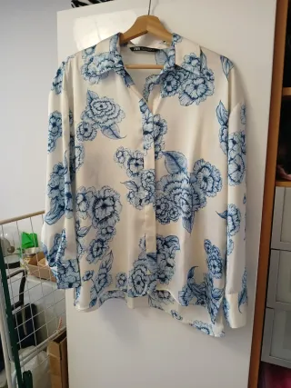 Camisa Zara floral talla L