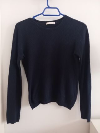 Jersey Pull and Bear azul marino.