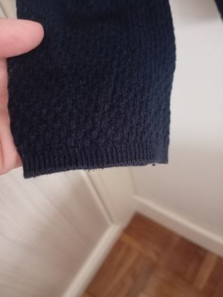 Jersey Pull and Bear azul marino.
