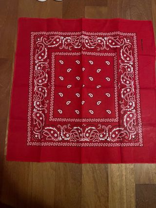 Bandana rossa con motivo Paisley