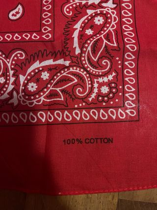 Bandana rossa con motivo Paisley