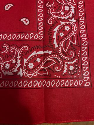 Bandana rossa con motivo Paisley
