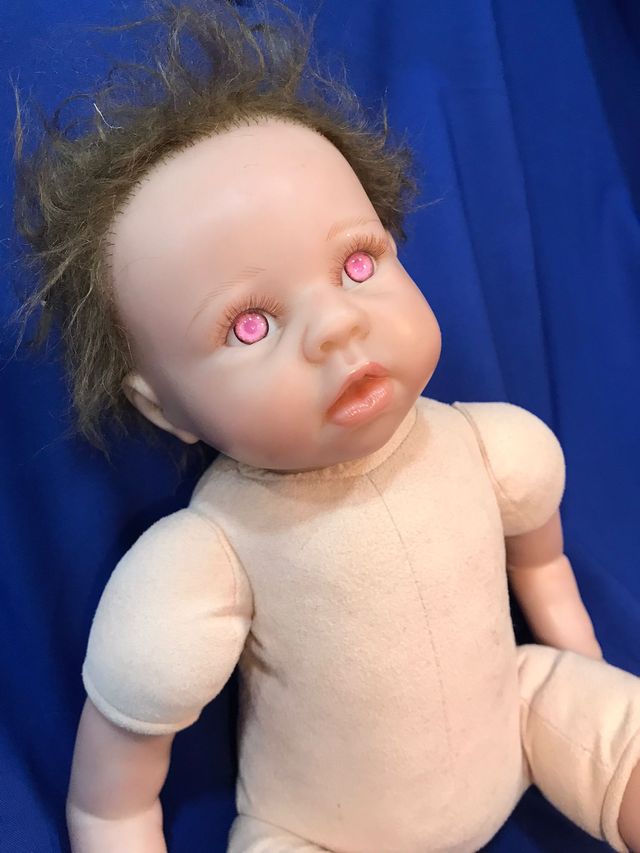Muñeco custom ojos claros