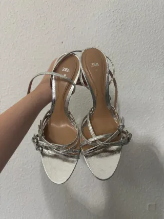 Tacones Zara plateados