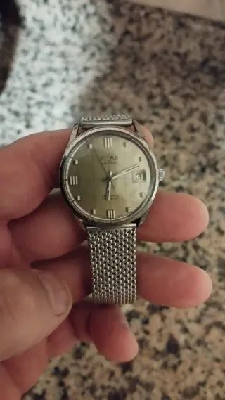 Reloj Titan Automático Plateado