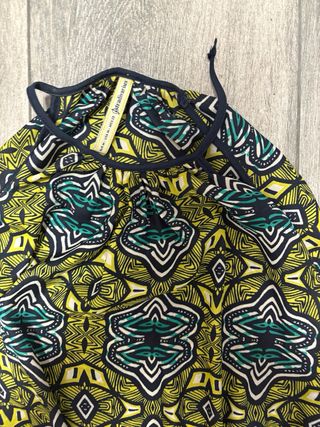 Mono estampado verde y multicolor