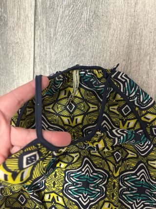 Mono estampado verde y multicolor