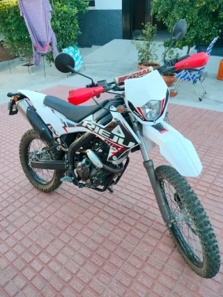 Moto Rieju Maratón 125cc Blanca