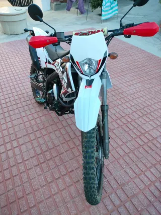 Moto Rieju Maratón 125cc Blanca