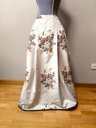 Falda Baturra Elegante Beige y Marrón