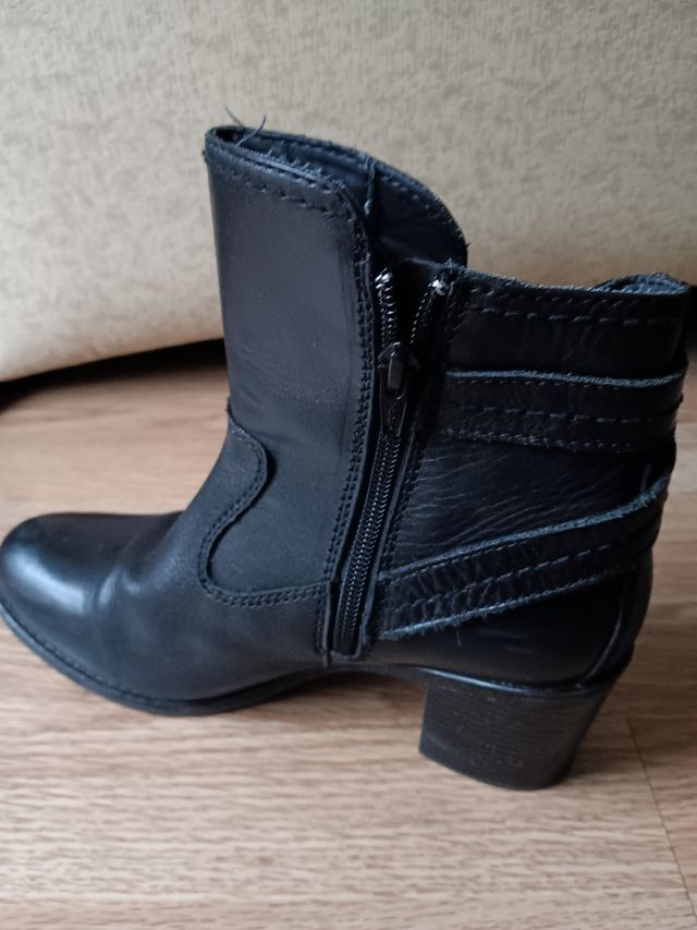 Botas de piel negras con hebilla