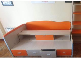 Cama nido con estanterias,cajones y escritorio