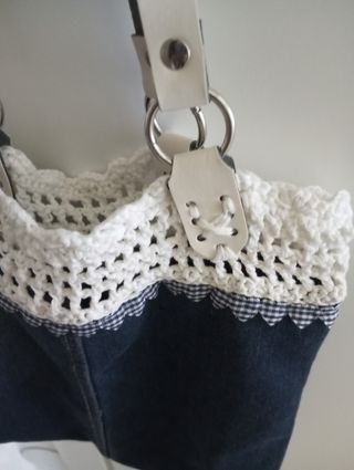 Borsa jeans e uncinetto fatta a mano