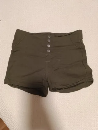 Pantalón corto verde elástico