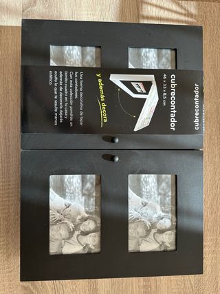 Coperchio da banco nero con foto e portachiavi