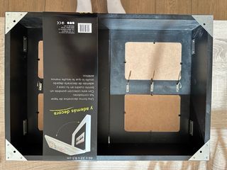 Coperchio da banco nero con foto e portachiavi