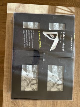 Coperchio da banco nero con foto e portachiavi