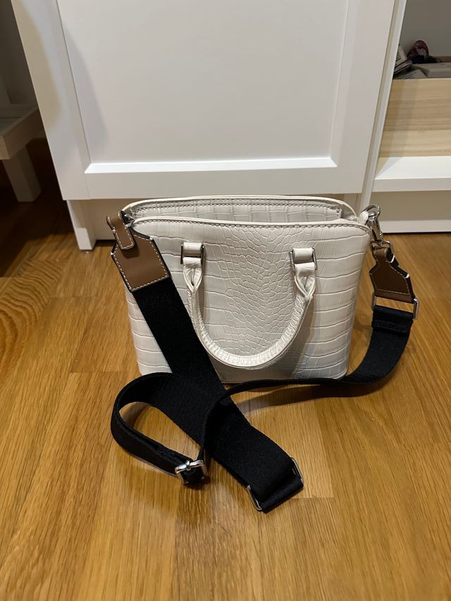 Bolso Parfois blanco efecto piel cocodrilo