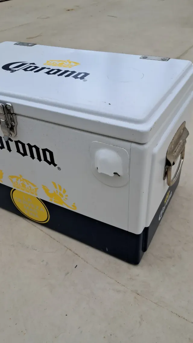 Nevera Corona Blanca y Azul