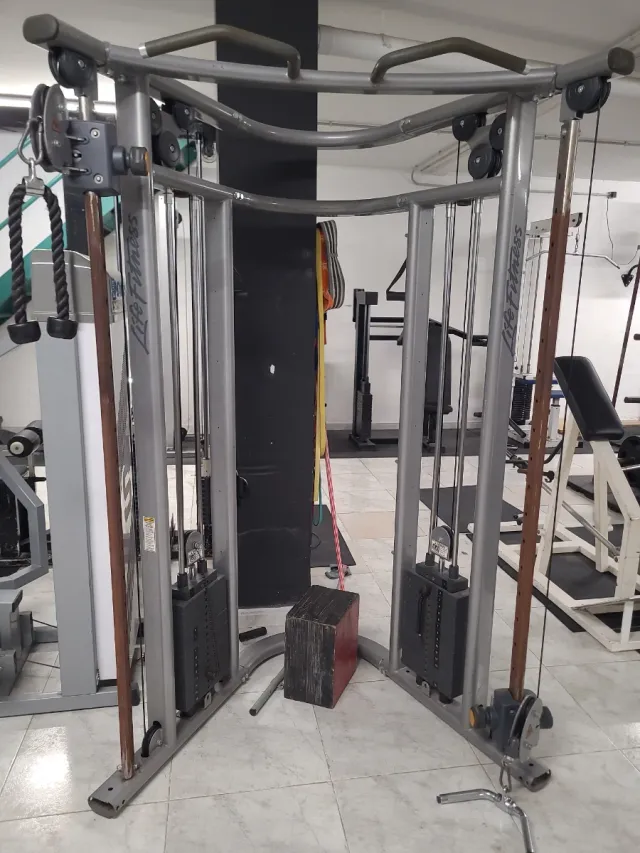 Cruce de poleas para gimnasio