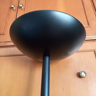 Lámpara de pie negra 