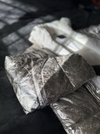 Chaqueta de invierno Pinko plateada y blanca S M L