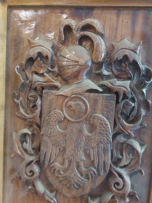 Puertas de madera de nogal talladas a mano