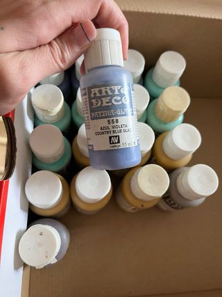 Lote de botes de pintura variado
