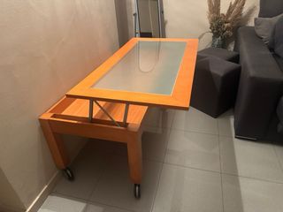 Mesa de centro madera y cristal con ruedas