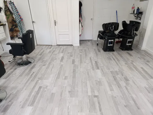 Se comparte espacio en peluquería de