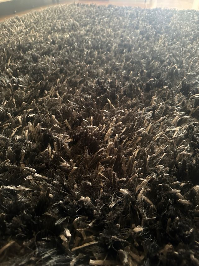 Alfombra Negra y Gris
Medidas 140x200