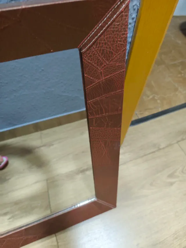 Espejo decorativo marco piel sintética