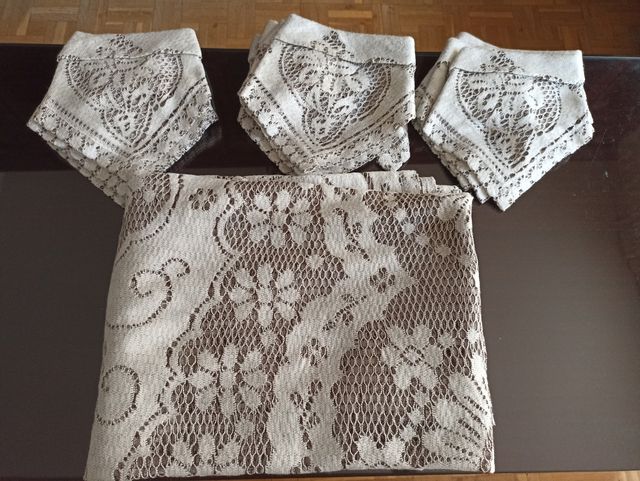 Mantelería 12 servicios encaje beige