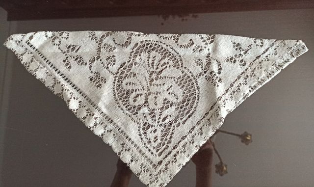 Mantelería 12 servicios encaje beige