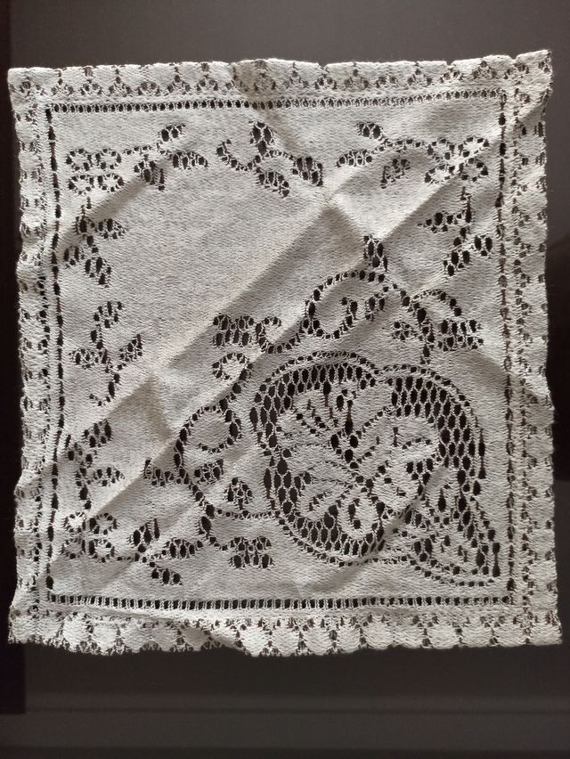 Mantelería 12 servicios encaje beige