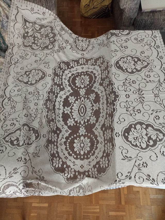 Mantelería 12 servicios encaje beige