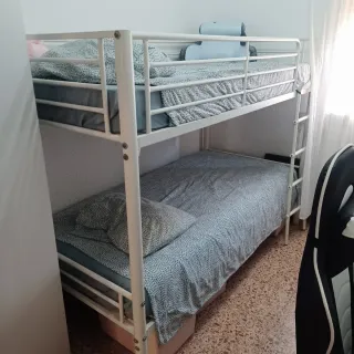 Litera blanca con colchones incluidos