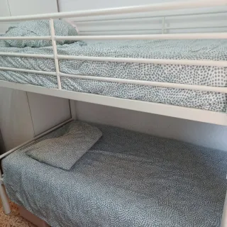 Litera blanca con colchones incluidos